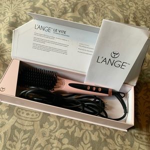 L’ange Le Vite hairbrush straightener.